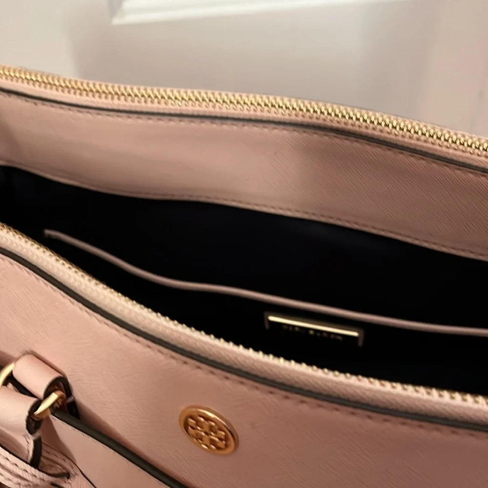 NWOT Tory Burch Saffiano Leather Pink Robinson double zip tote bag